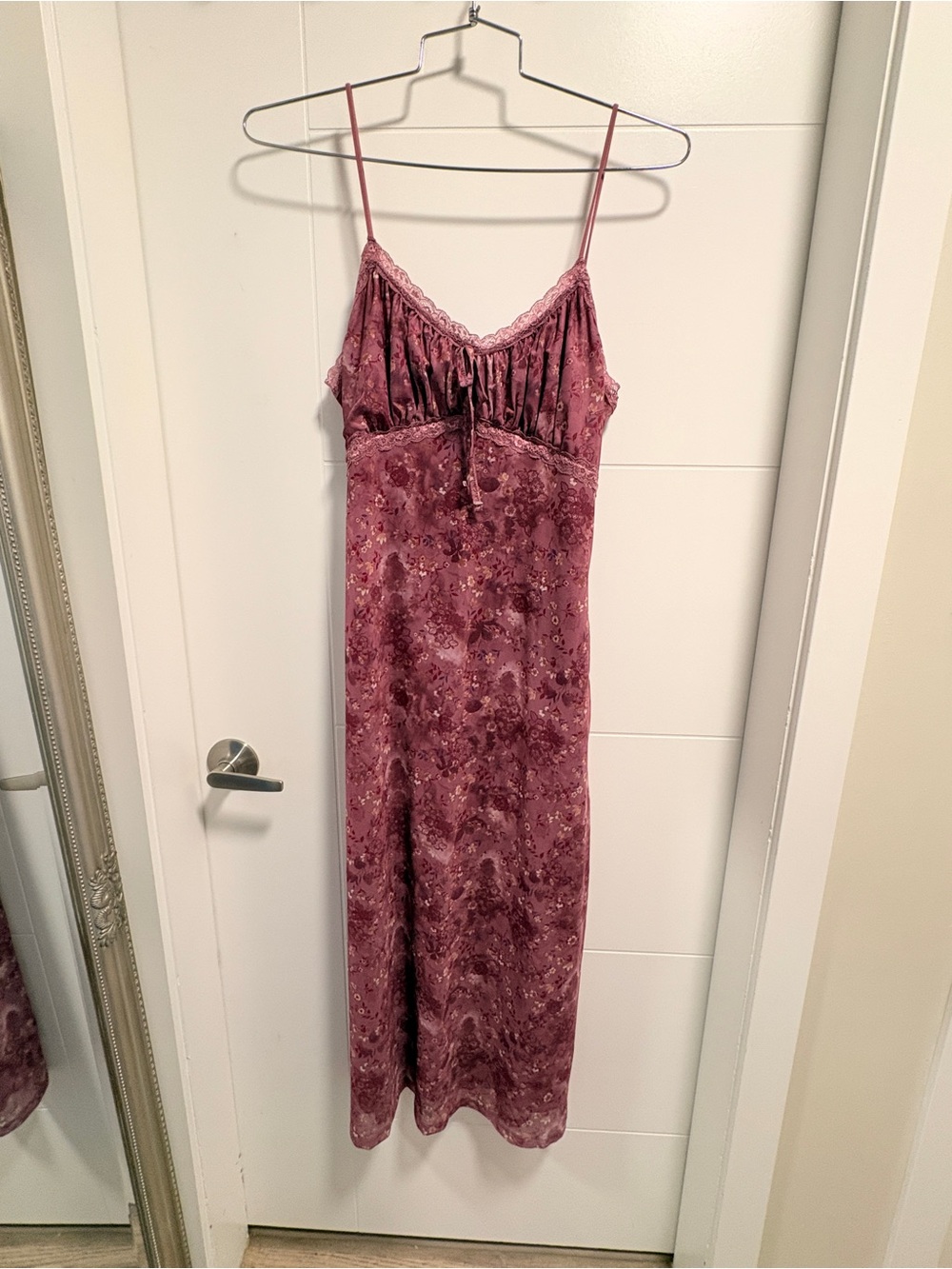 Floral Lace-Trim Slip Dress in Dusty Rose
Never worn